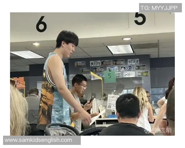 小吧探班杨瀚森训练现场 打磨罚球氛围轻松有趣 小吧探班杨瀚森训练现场 打磨罚球氛围轻松有趣