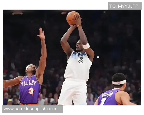 詹姆斯精彩大帽爱德华兹随后冷静急停三分命中展现绝佳状态